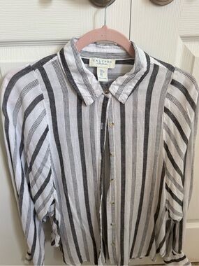 Black and white Linen Button-down. Size L.